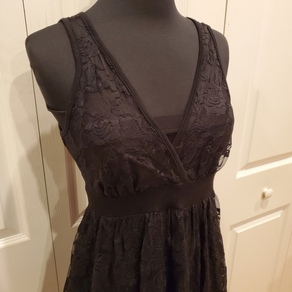 Black Lace uneven hem Dress - Picture 2 of 8